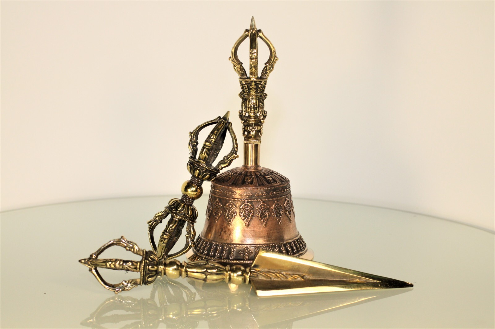 Buddhist altar Vajra Ghanta kila Dorje Drilbu Phurba Tibetan five spoked