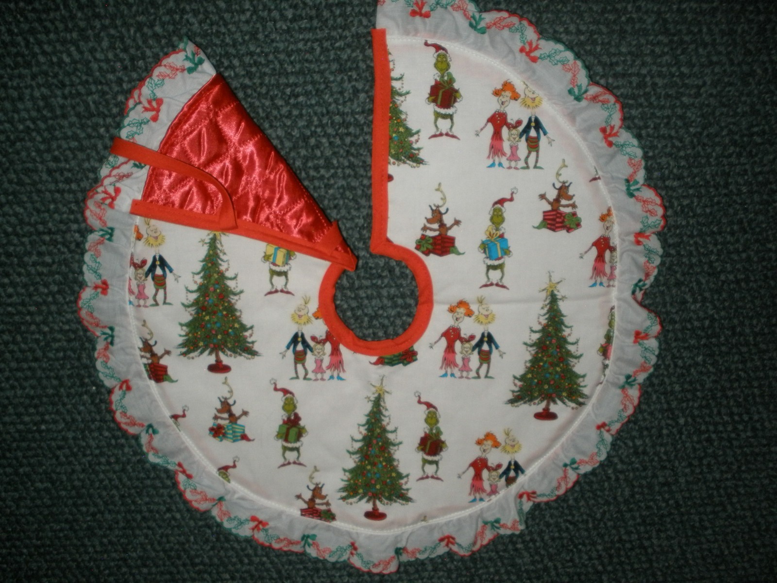 Grinch The Whos Dr Seuss small Christmas tree skirt