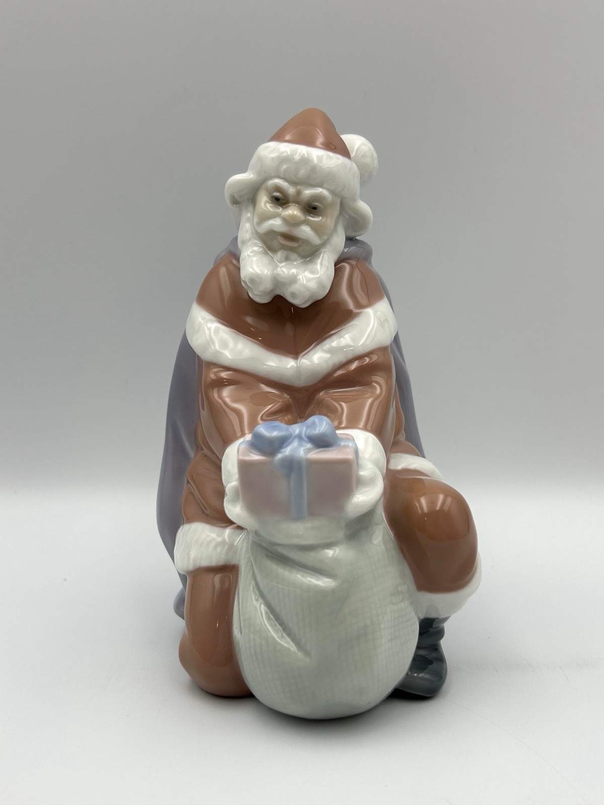 Lladro 6575 “A Gift From Santa” Mint Condition With Original Box Vintage