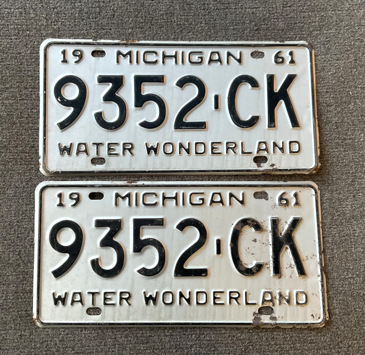 RARE 1961 MICHIGAN LICENSE PLATE PLATES PAIR WITH WEAR CHEVY FORD DODGE