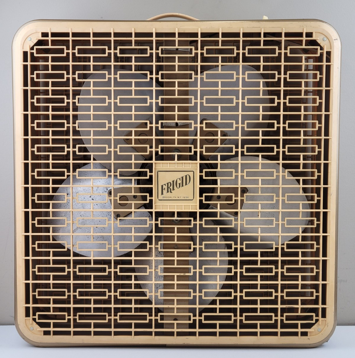 Vintage Frigid 3-Speed Model SP20 Beige / Tan Box Fan Made in USA - **CUT CORD**