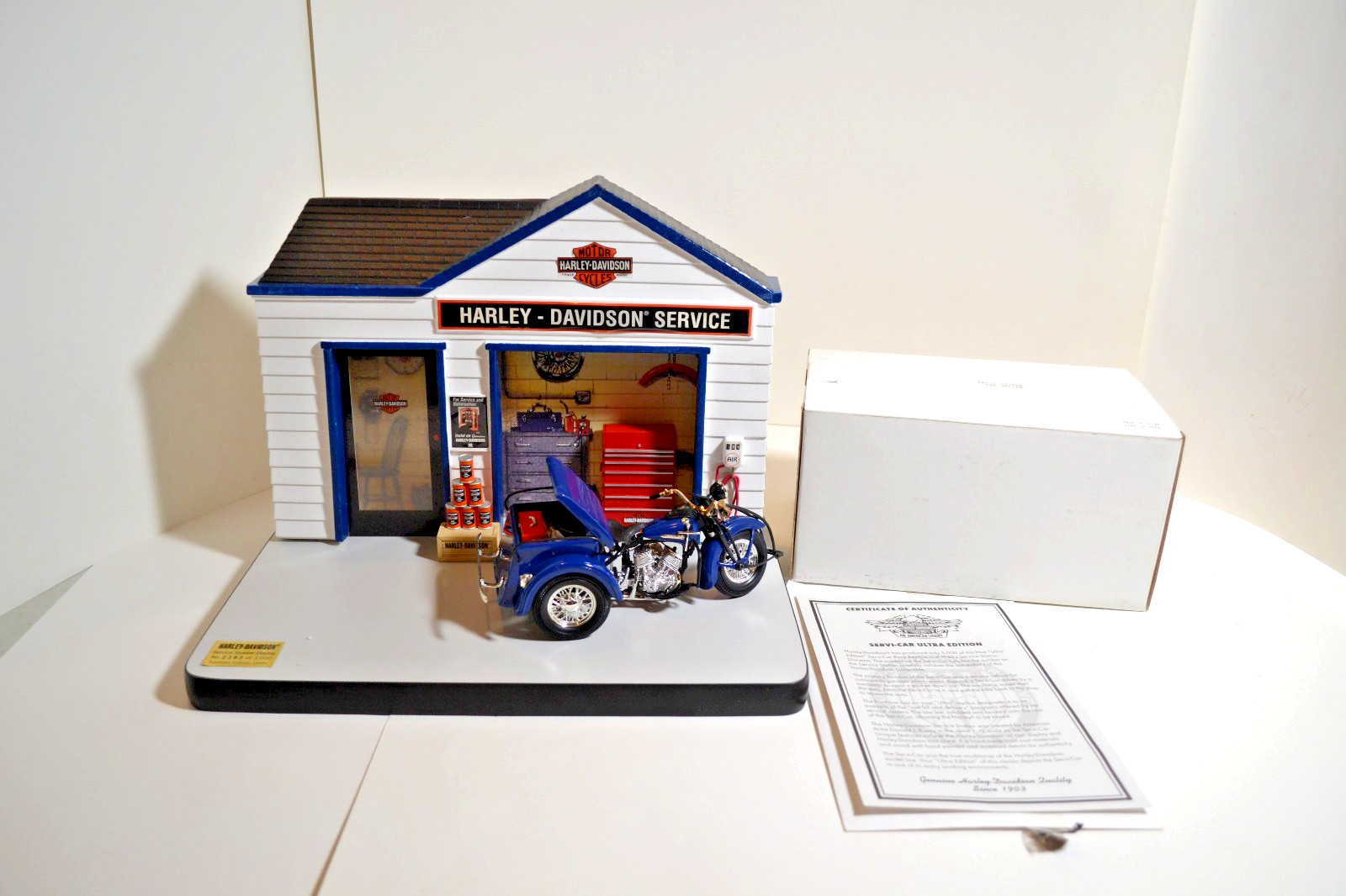 Harley-Davidson Collectible Service Station with Trike Motorcycle 97900-98V New