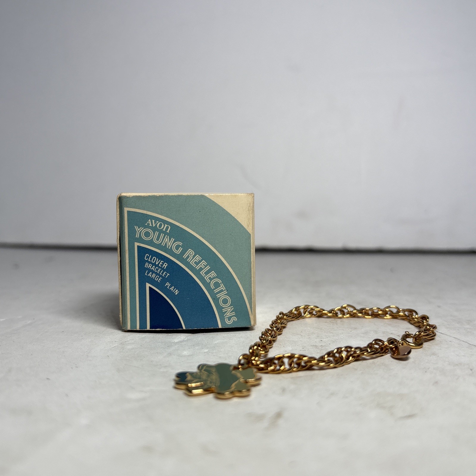 1981 Avon Young Reflections Clover Bracelet Plain Large Golden NIB NOS