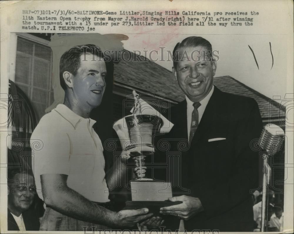 1960 Press Photo Golfer Gene Littler accepts the 11th Eastern Open trophy