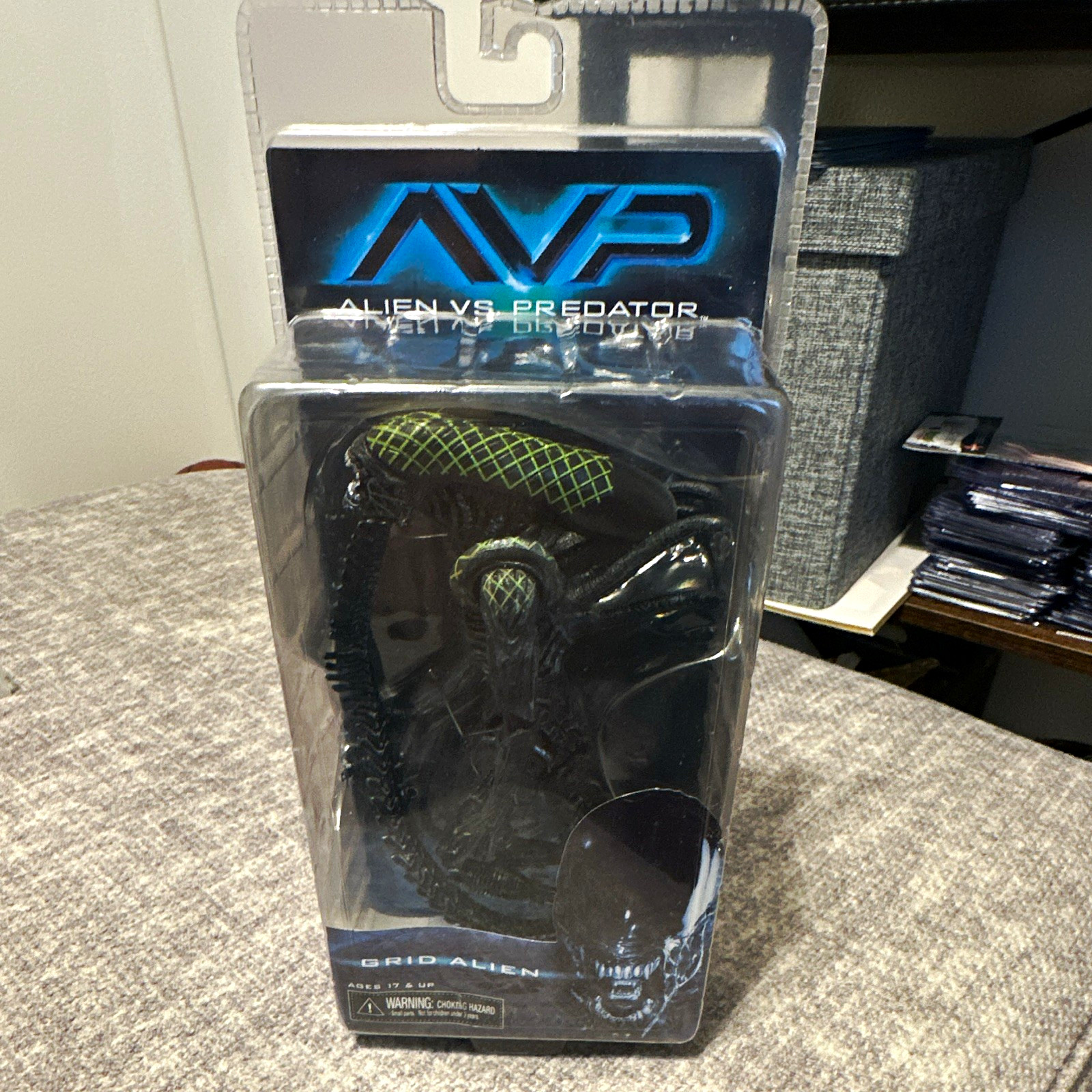 NECA AVP Alien vs Predator Grid Alien Action Figure 2016 Sci-Fi Horror