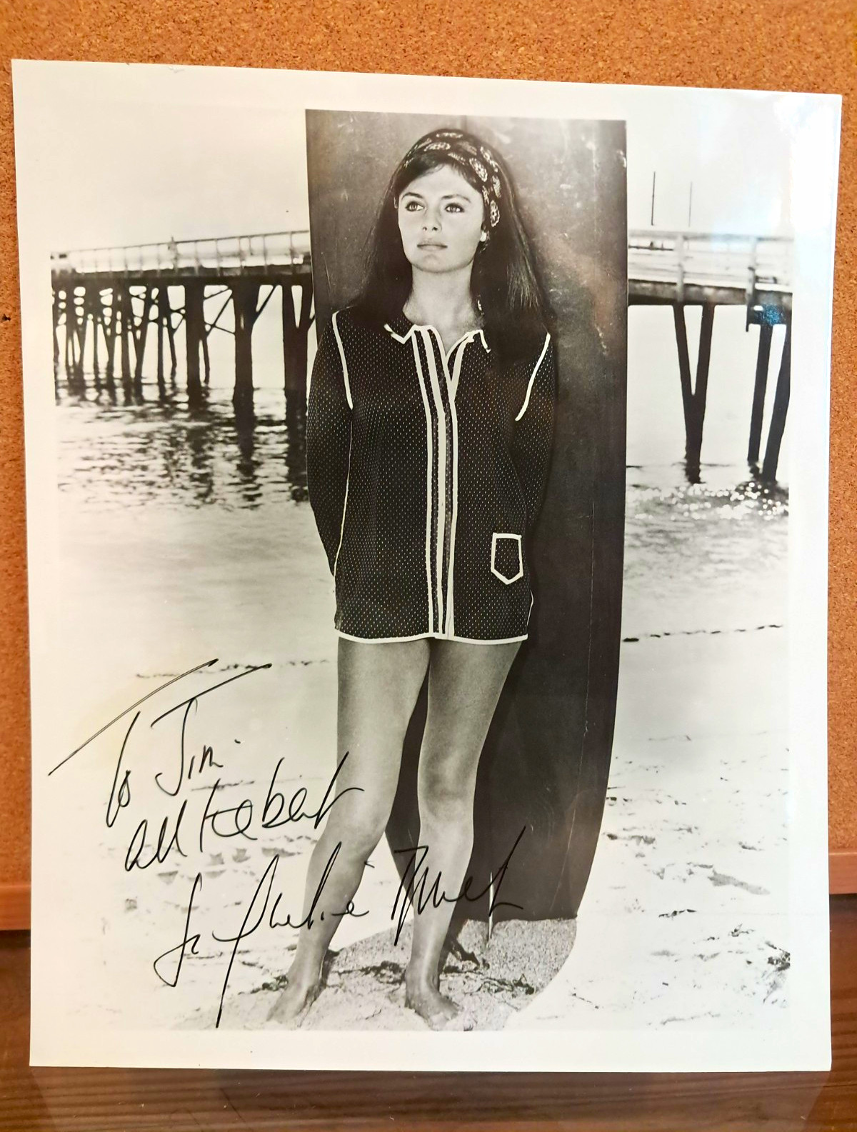 Jacqueline Bisset - Vintage Signed 8x10 Photo Surfboard Beach Autograph Classic Jacqueline Bisset - Vintage Signed 8x10 Photo Surfboard Beach Autograph Classic