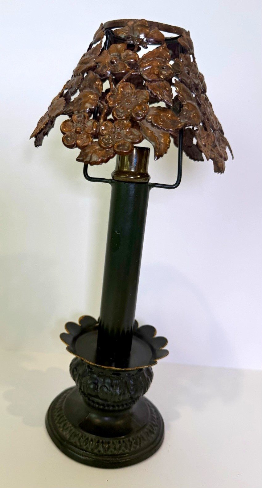 Art Nouveau Lamp with Shade - Floral Pattern Flower Theme Decorative Shade Art Nouveau Lamp with Shade - Floral Pattern Flower Theme Decorative Shade