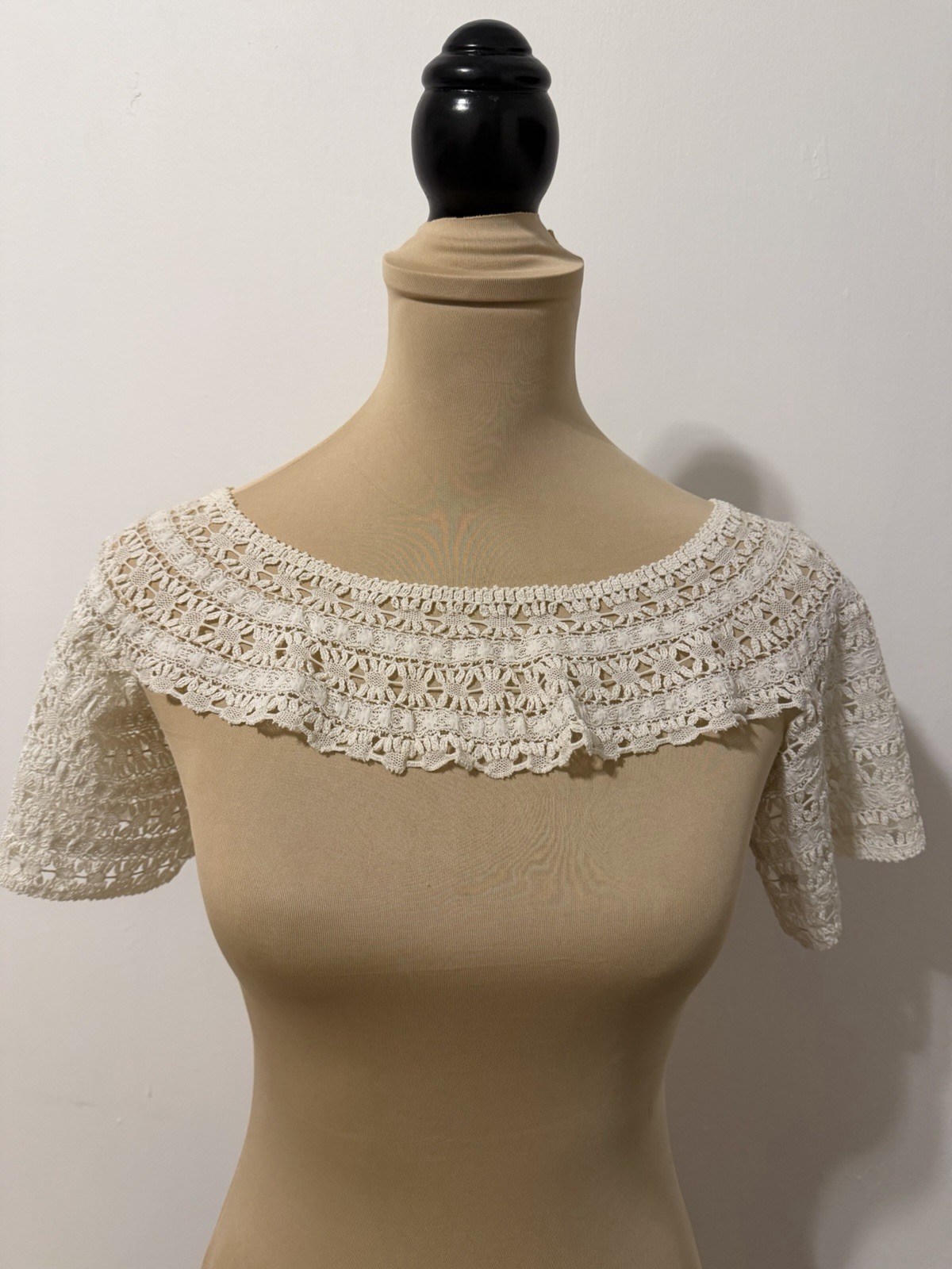 Antique Edwardian Hand Crocheted Lace Collar Bertha Style Detachable Yoke c.1900