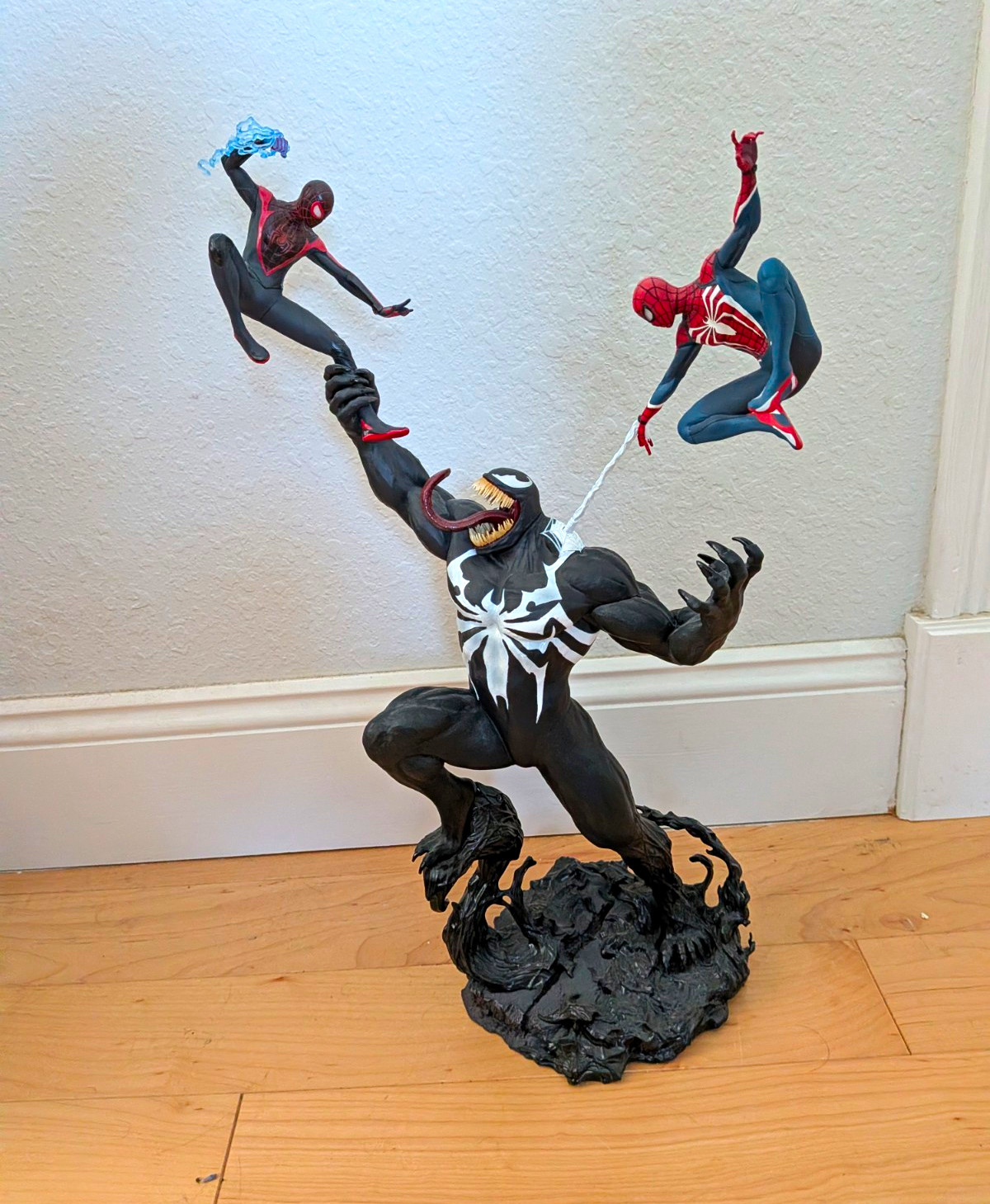 19-inch Marvel's Spider-Man 2 Collector's Edition Venom Statue.