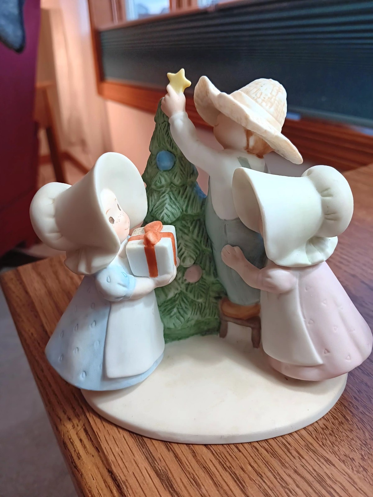 1988 Homco Masterpiece Circle of Friends Christ is the Star of My Life Christmas