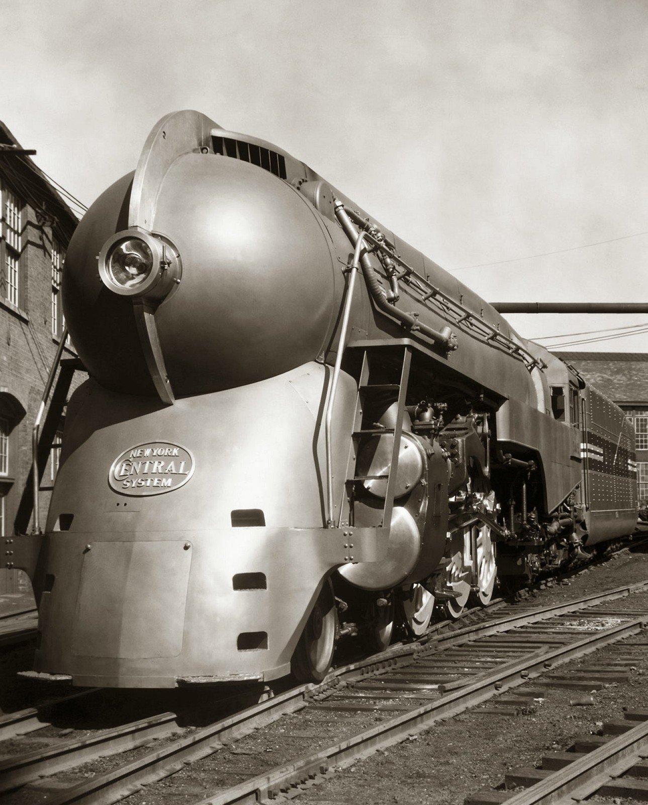 1930s NEW YORK STREAMLINER LOCOMOTIVE 8.5X11 PHOTO
