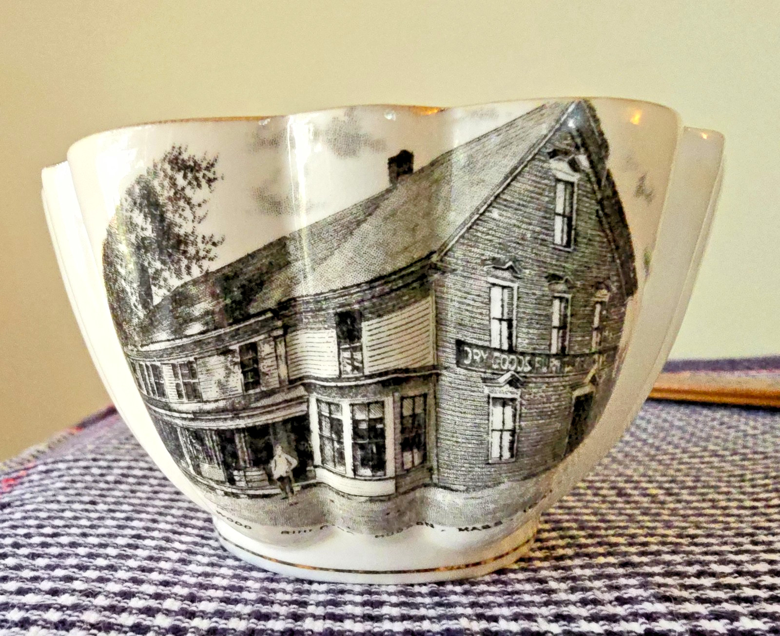 ANTIQUE 1889 HUDSON, MASS / MA-SOUVENIR PORCELAIN BOWL, SOLON WOOD BUILDING 1841