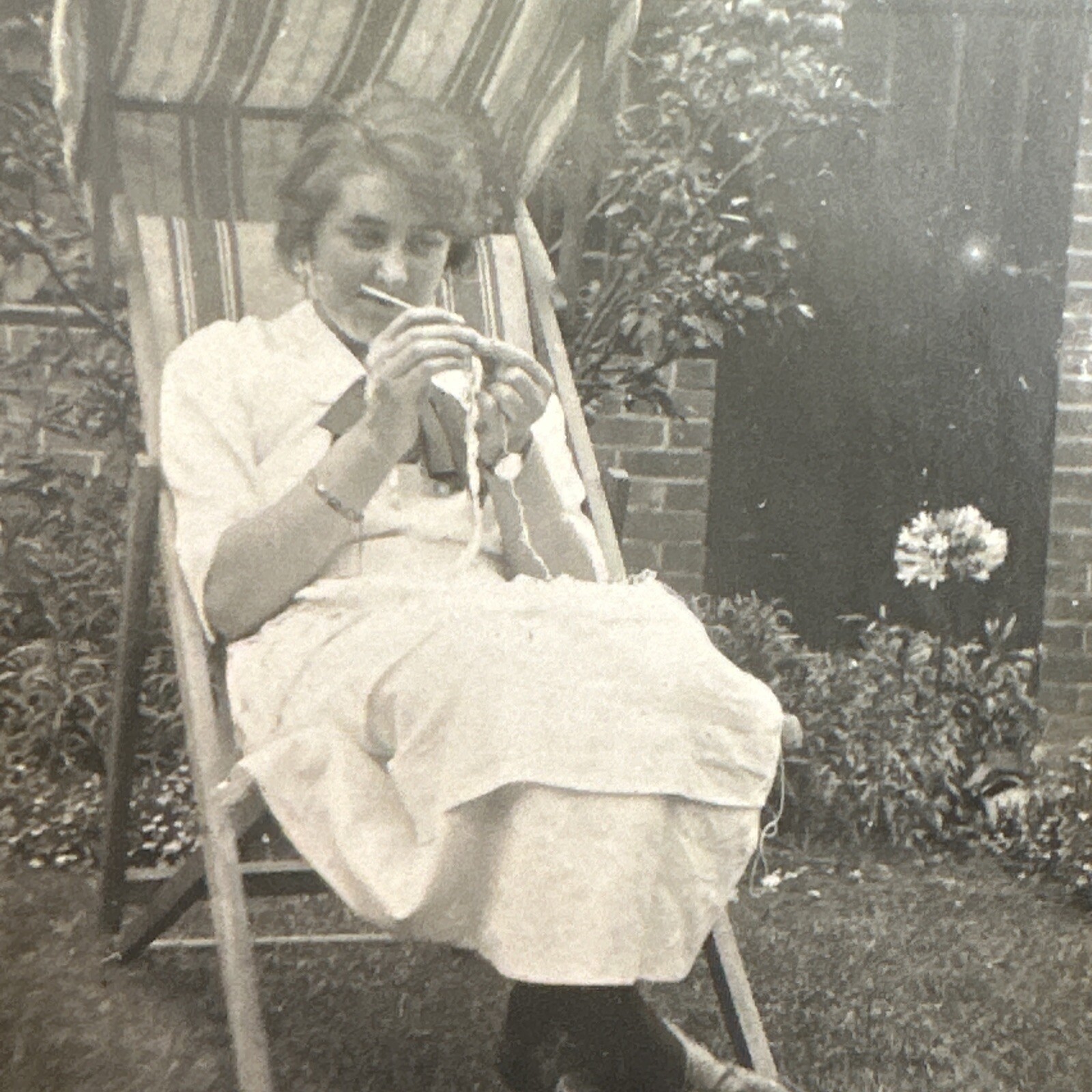 VINTAGE PHOTO woman knitting, crocheting, sewing lace, ORIGINAL SNAPSHOT