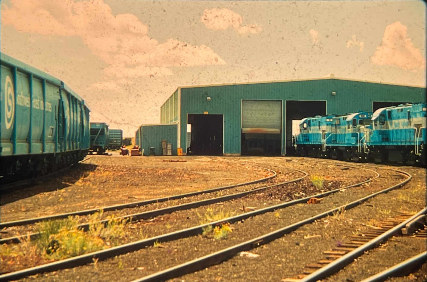 Apache Railroad Shops / Locomotives & Freight Cars Original 35mm Kodacolor Slide Apache Railroad Shops / Locomotives & Freight Cars Original 35mm Kodacolor Slide