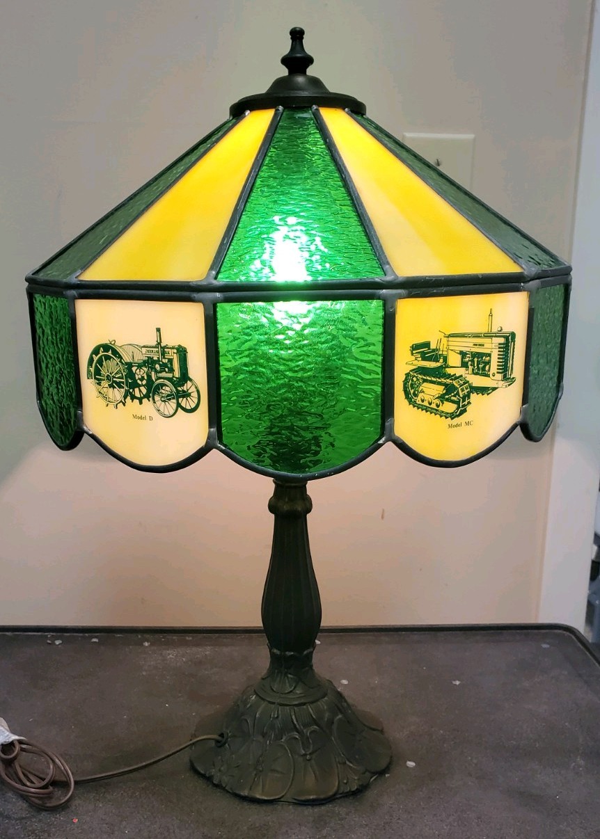 Vintage 1970’s John Deere Tractor Tiffany Style Stained Glass Table Lamp RARE