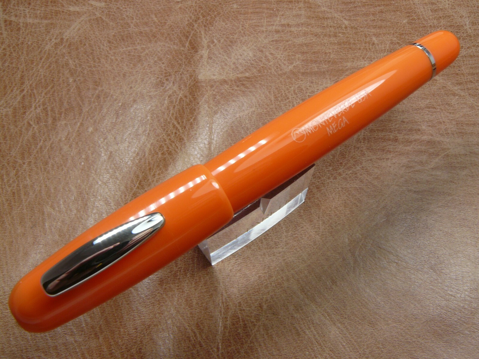 MONTEVERDE USA MEGA FOUNTAIN PEN IN ORANGE NEW  IN BOX  MEDIUM NIB