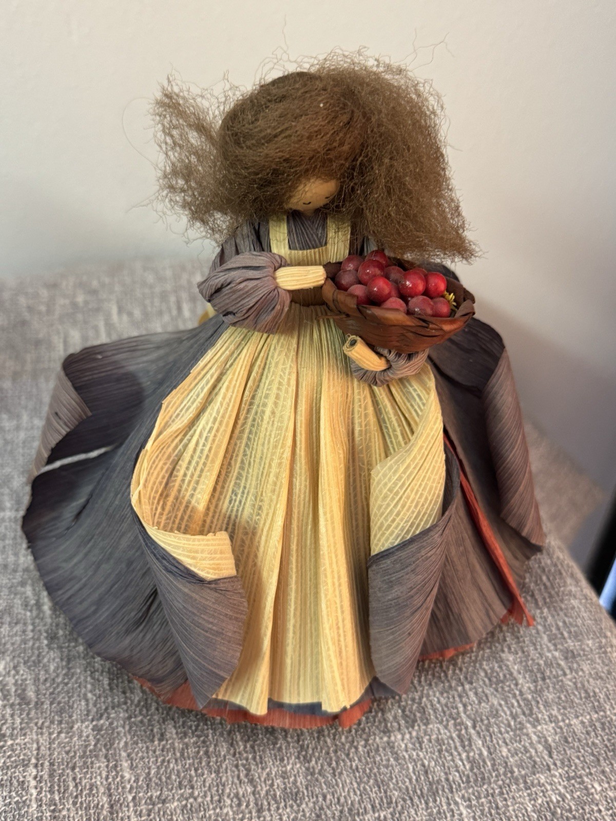 Beth March A Vintage Nan's Corn Husk Doll Basket Of Apples 🍎 7.5
