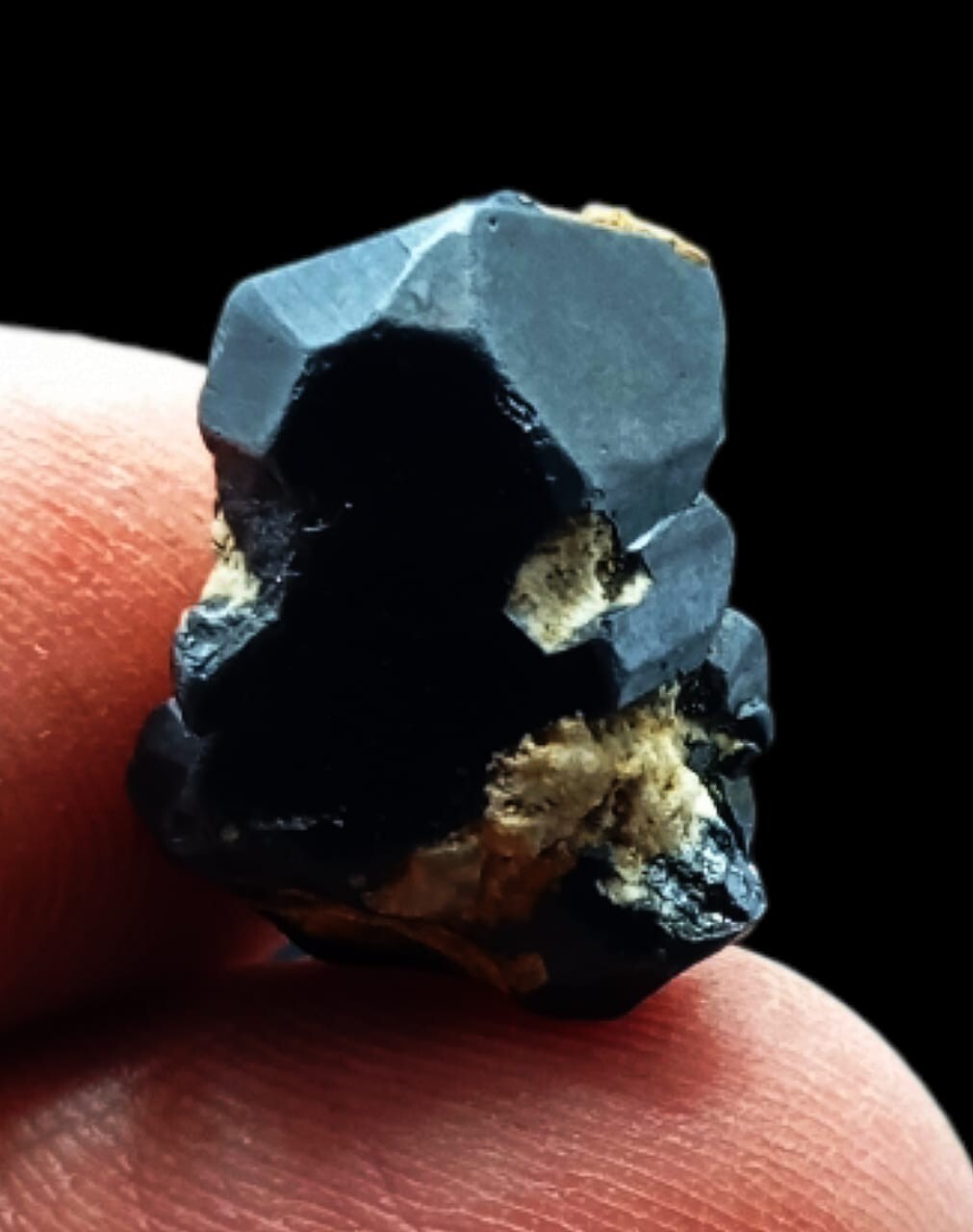 Ilmenite crystal (1.7*1.4*0.8cm) in unique shape from Zagi mountains, Pakistan