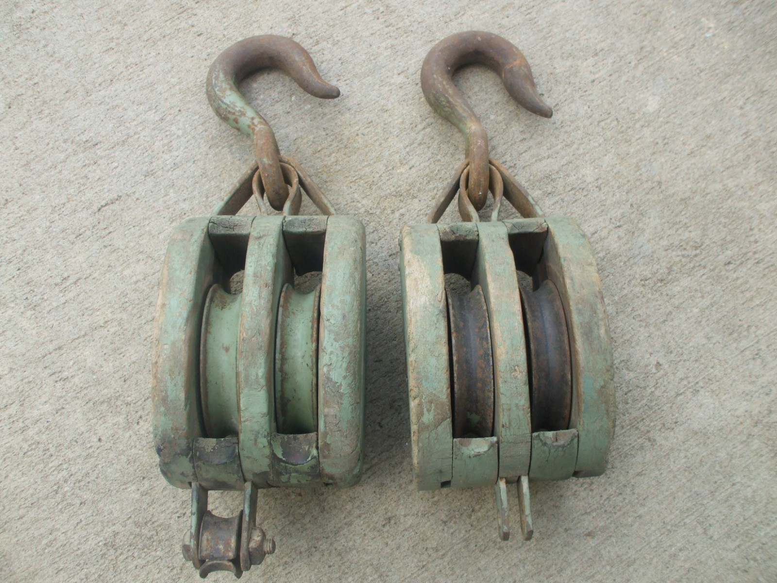 2- BIG VINTAGE WOOD/METAL BLOCK & TACKLE PULLEY FARM BARN NAUTICAL DECOR