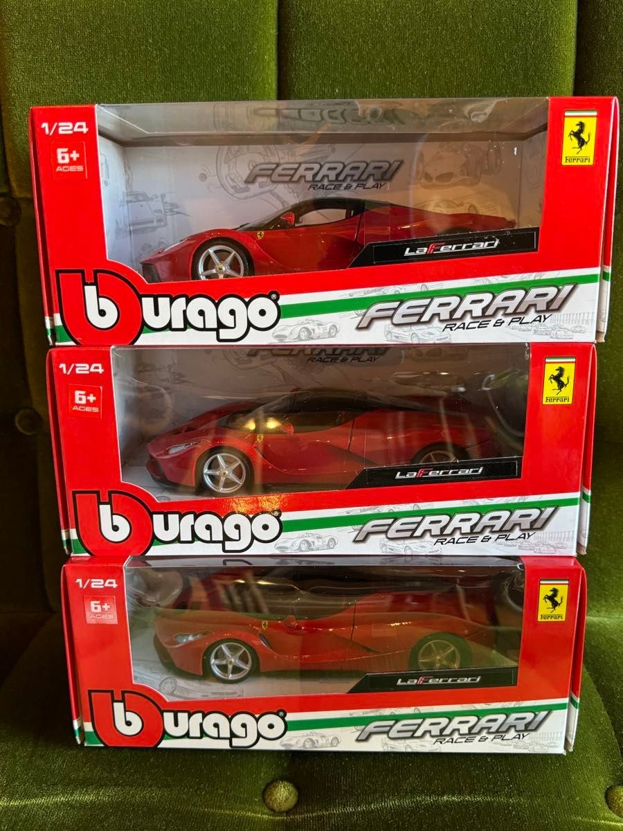 La Ferrari burago 1/24 3 piece set new unopened