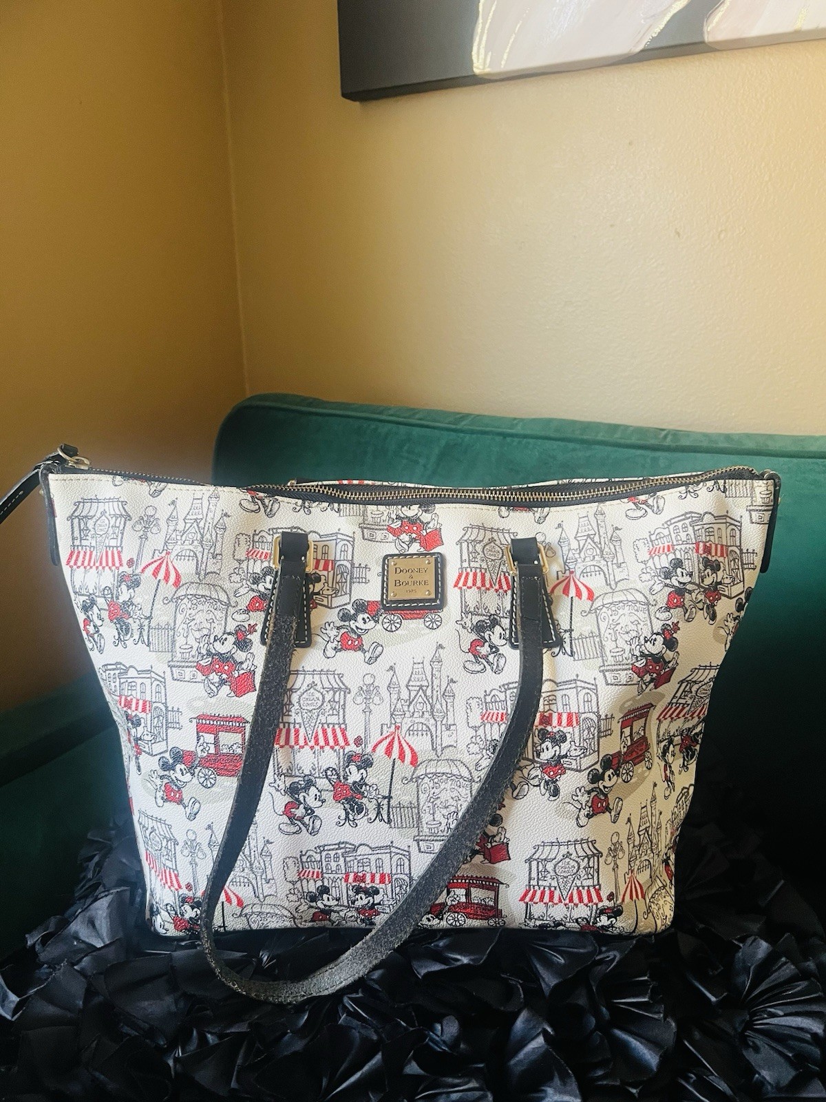 Dooney & Bourke 2022 Disney Main Street Tote🎀