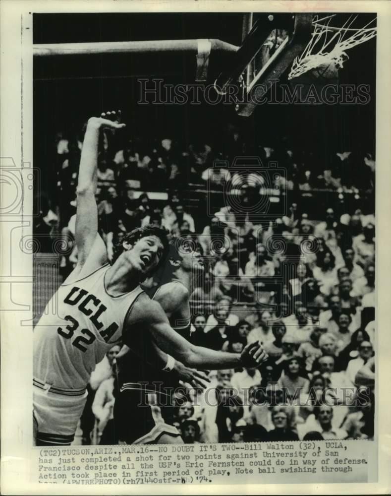 1974 Press Photo Tucson - Bill Walton Attains Shot for 2 Points Against USF
