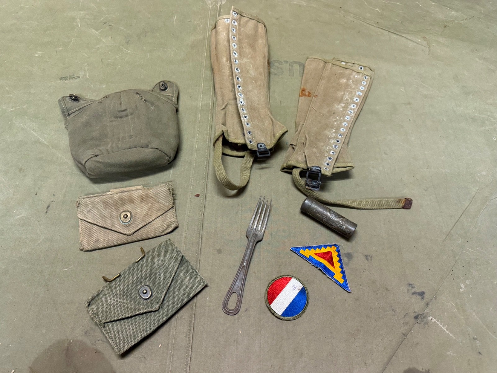 ORIGINAL WWII US ARMY INFANTRY GEAR LOT, LEGGINS, CANTEEN COVER, FORK KIT LOT