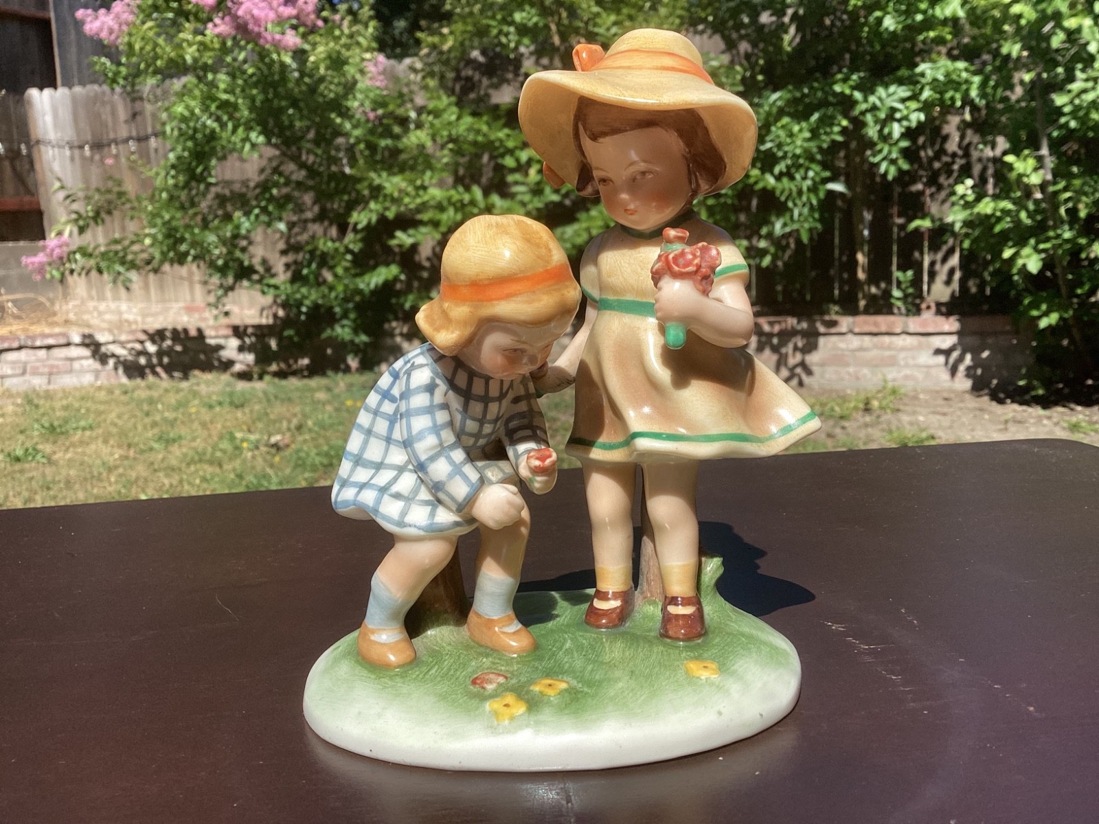 Vintage Goebel Kathe Kruse  KRU 9  Full Bee Two Girls Picking Flowers 1955 Rare