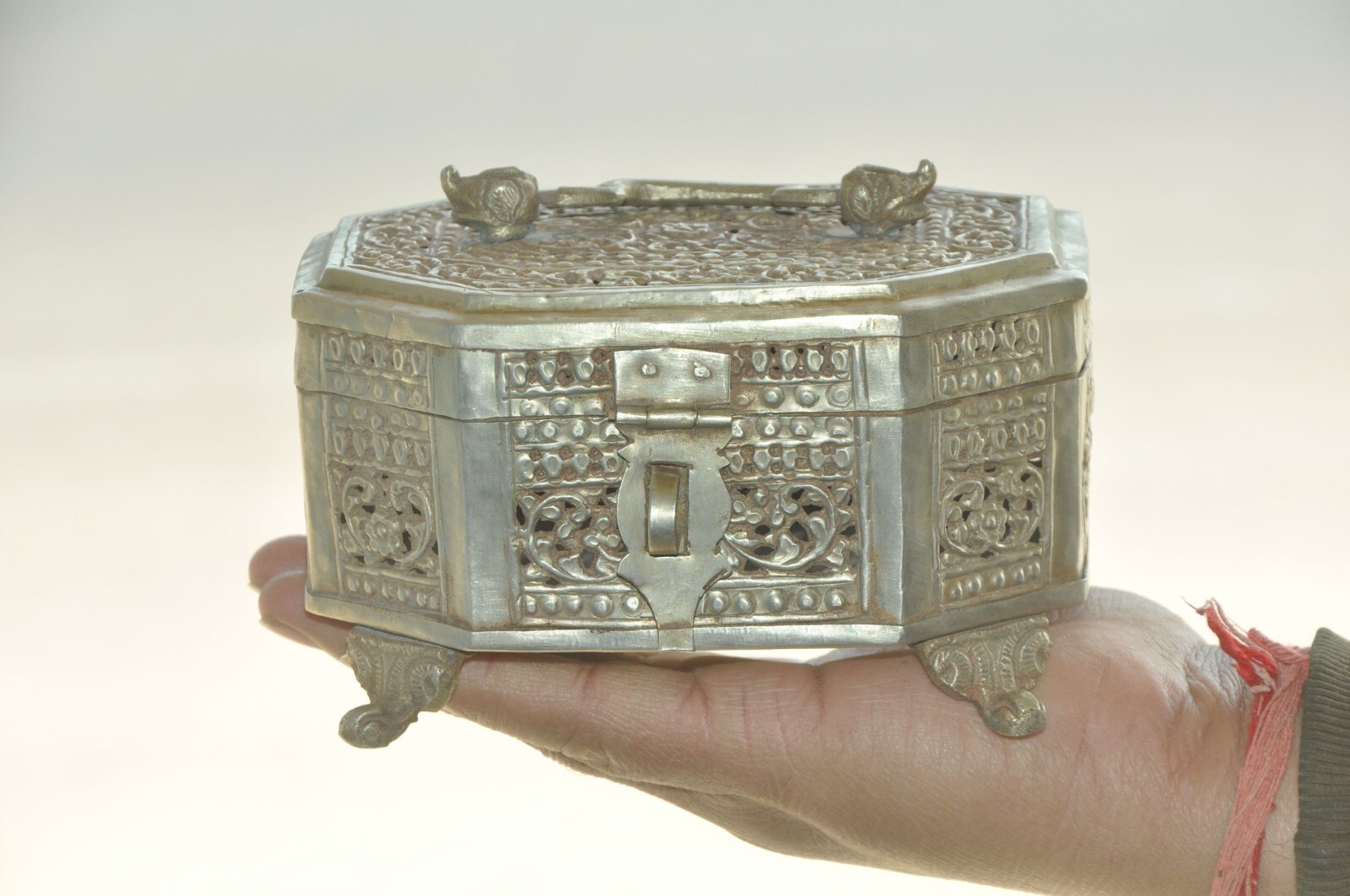 Vintage White Metal Flower Embossed Fine Handcrafted Jewellery Box