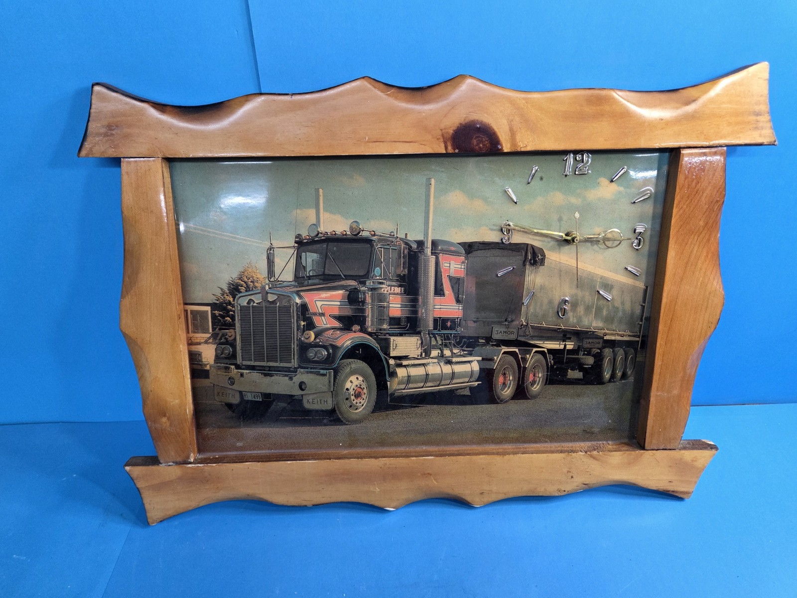 Vintage Kenworth W900 Semi Truck Wall Clock Rustic Wood Masonite Man Cave Workin