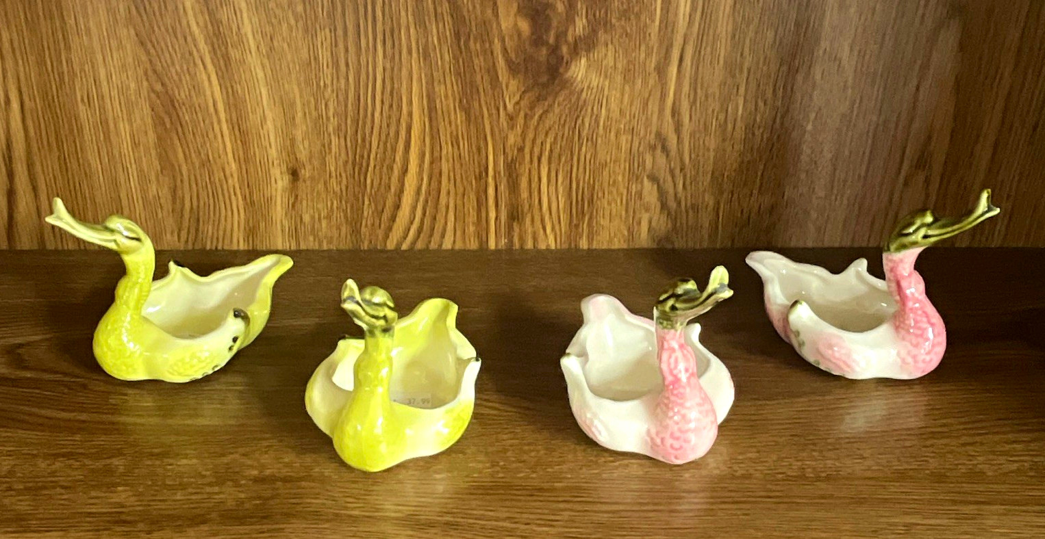 Hull Pottery Two matching swan sets, 25$ a piece