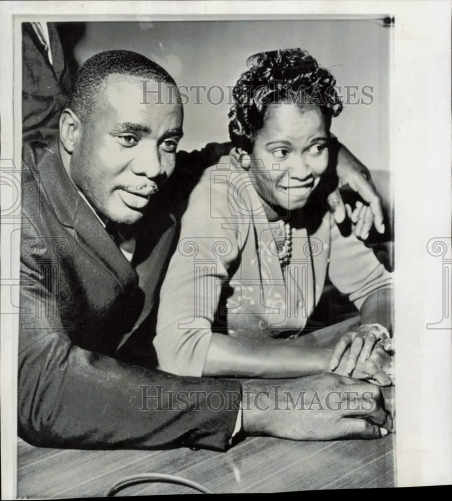 1962 Press Photo Sonny Liston meets wife upon arrival in Philadelphia
