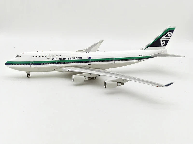 InFlight200 Boeing 747-441 Air New Zealand ZK-SUI with stand IF744NZ0423