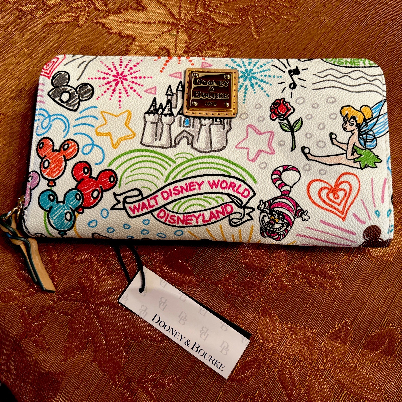Disney Parks Dooney & Bourke White Sketch Wallet Mickey Minnie NWT Disney Parks Dooney & Bourke White Sketch Wallet Mickey Minnie NWT