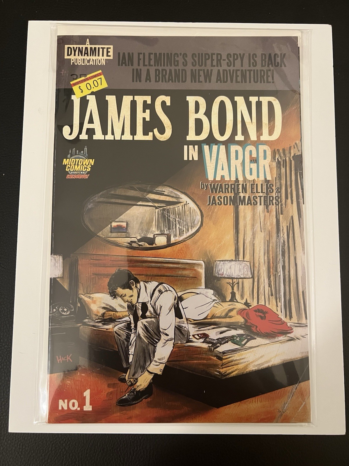 James Bond #1 Cover I Midtown Exclusive Robert Hack Retro Novel Variant Cover