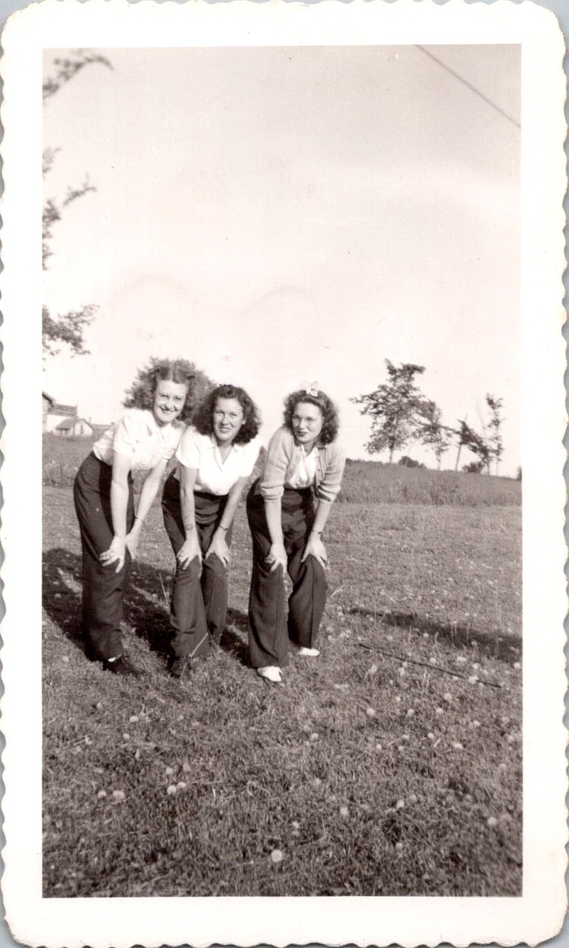 Vintage 1942 Photo Three Young Women Friends Outdoors Posing Flapper Era Style