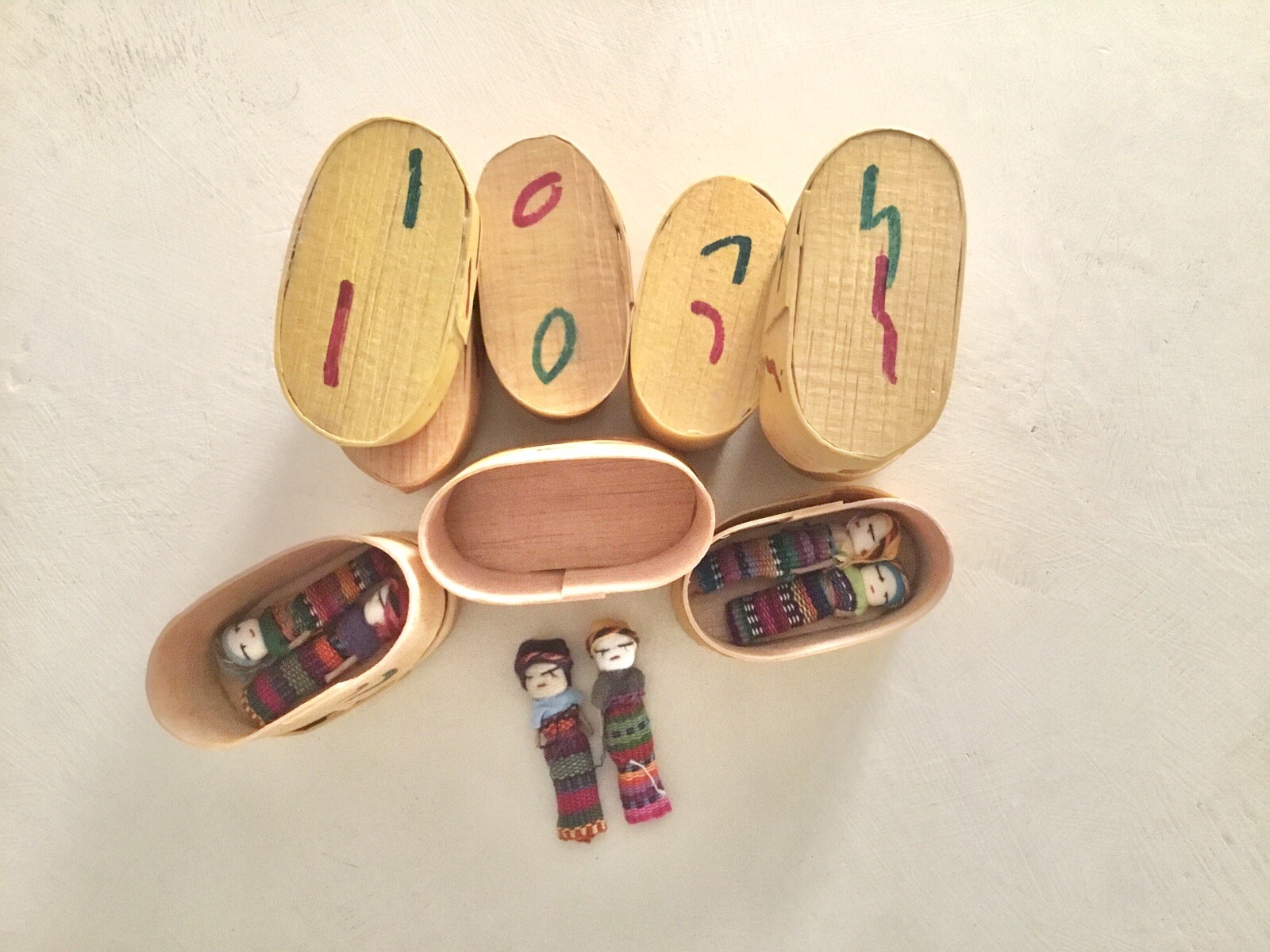 Vintage Guatemalan Miniature Worry Dolls In Wooden Keepsake Box