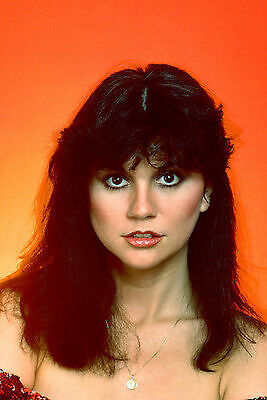 Linda Ronstadt 11x17 Mini Poster color portrait poster 1980 circa