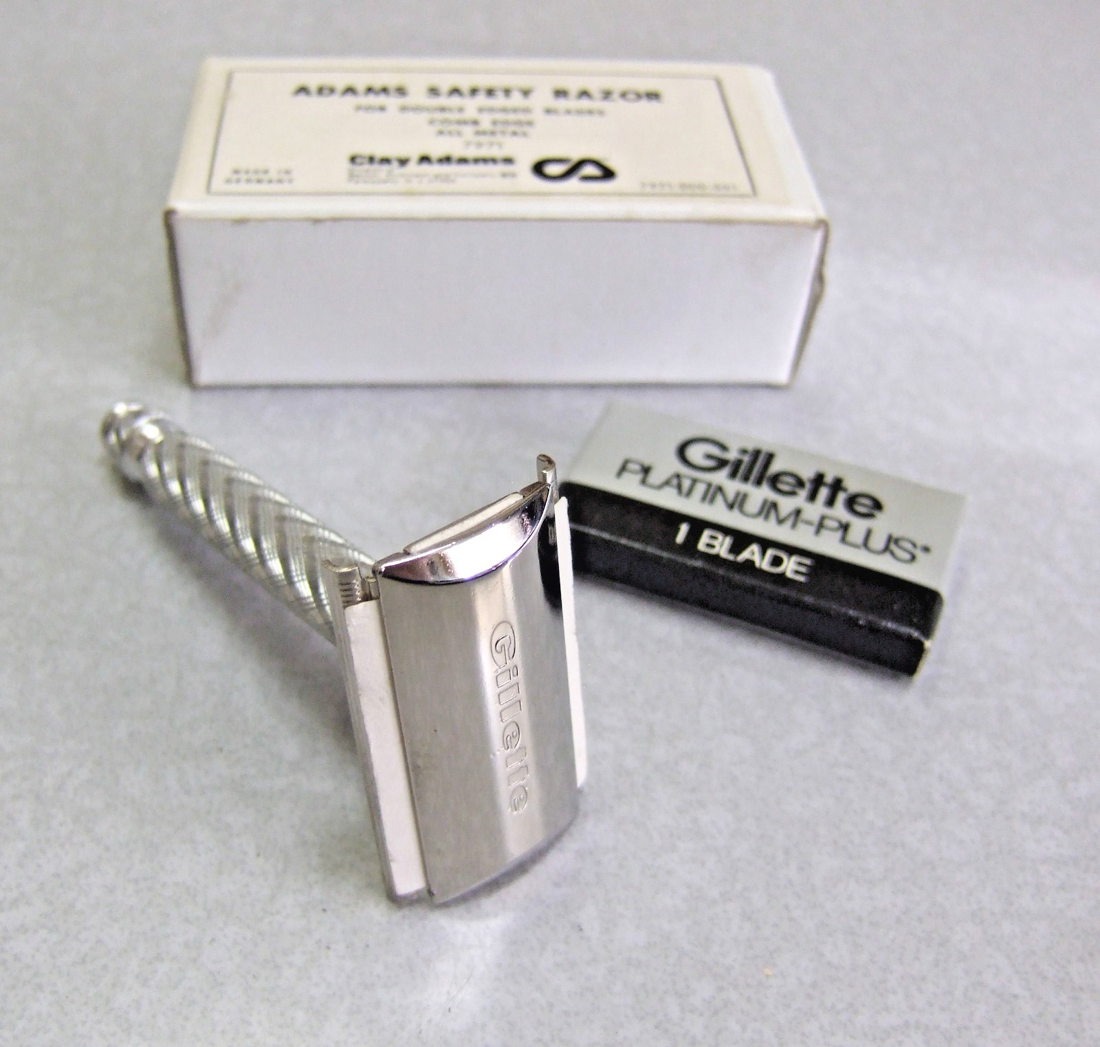 Vintage NOS Gillette Military Production Spiral TECH DE Safety Razor England W-4
