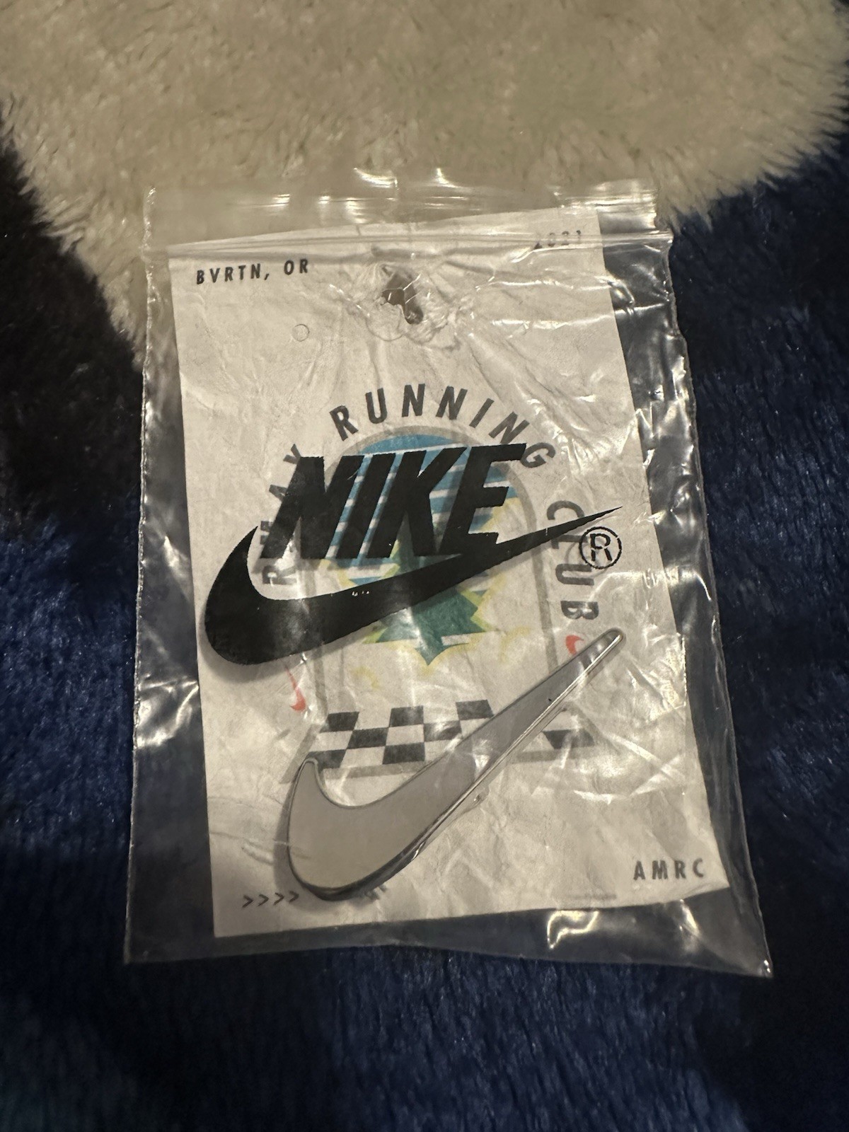 Nike Air Max Swoosh Lapel Pin Accessorie Silver Color Pendant Collectible New