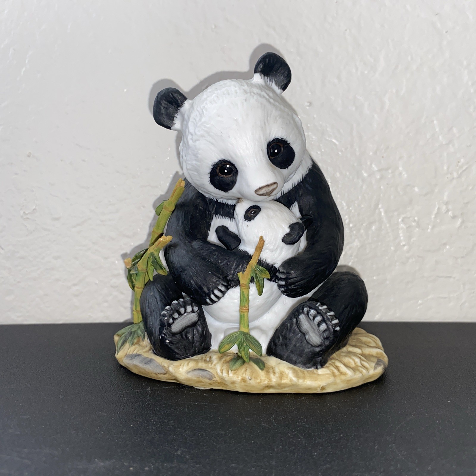 Homco HOME INTERIORS Masterpiece Porcelain PANDA with Baby 1988  5” Tall