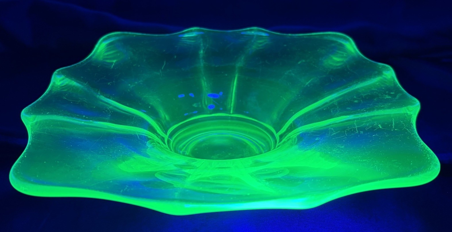 VTG ATQ Green Uranium Depression Glass Wavy Edge Footed Bon Bon Dish 7.75”
