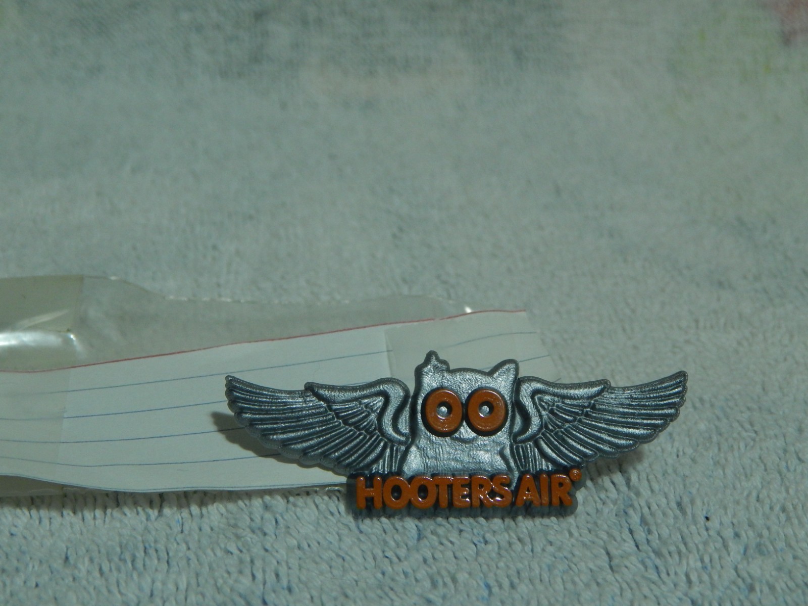 Hooters Air ~ Plastic Pilot Kiddie Wings ~ Travel Souvenir Button Pin ~ OG Vtg