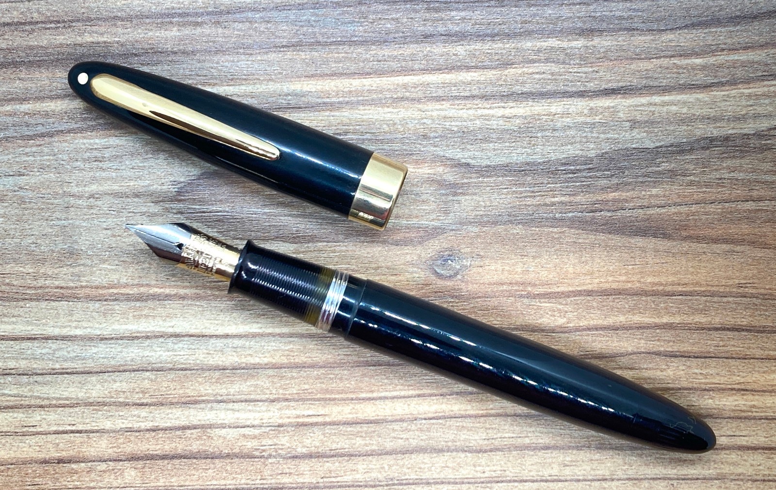 VINTAGE LATE- 1940s SHEAFFER SOVEREIGN FOUNTAIN PEN, RESTORED