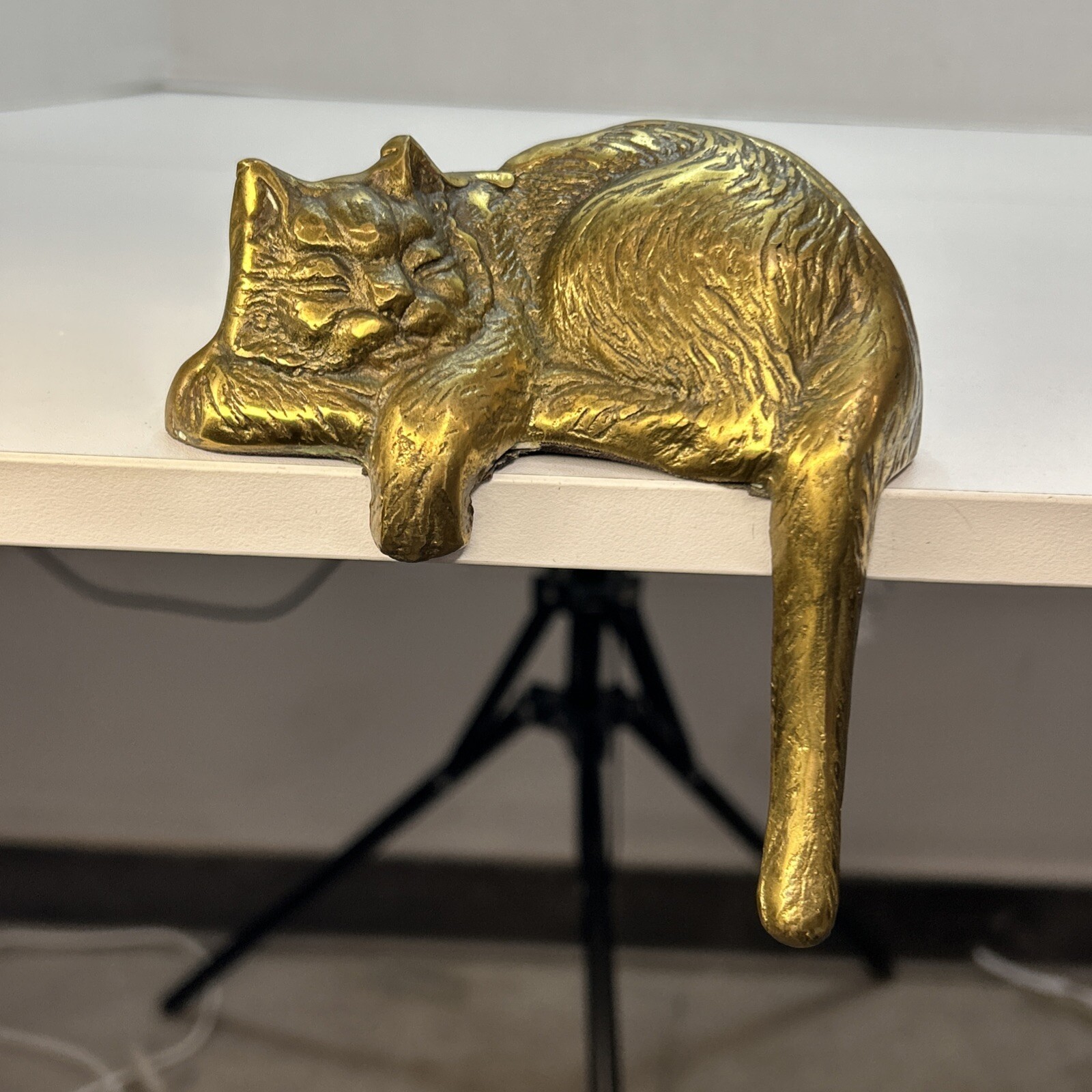 Vtg Brass Sleeping Kitten Cat Shelf Book Sitter Decorative Figurine Korea 1996