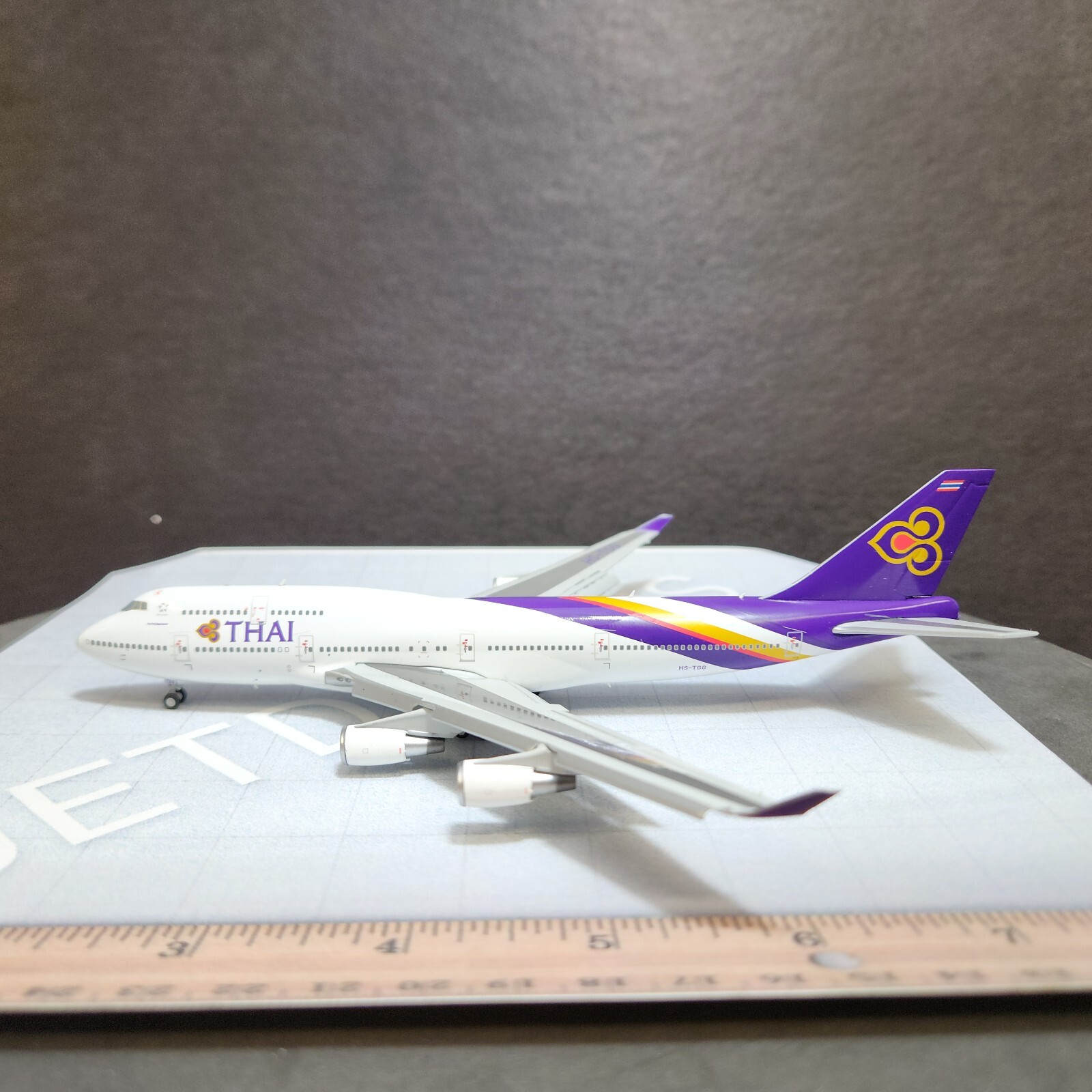 1/400 THAI AIRWAYS INT'L BOEING 747-400 04'S COLORS HS-TGG JC WINGS FLAPS DOWN