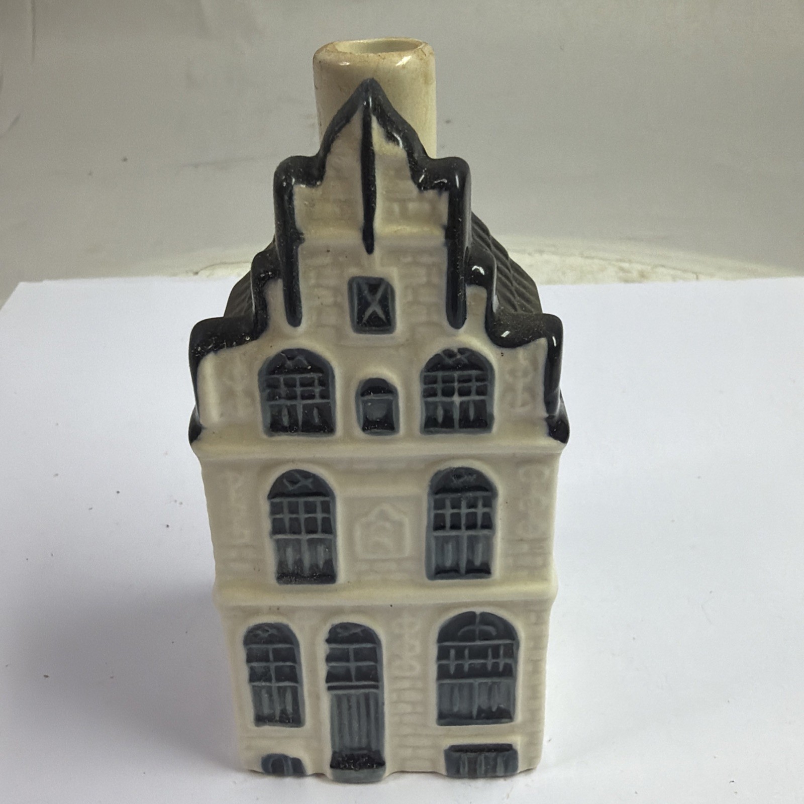 KLM Bols Blue Delft House #22 Empty Bottle KLM Bols Blue Delft House #22 Empty Bottle
