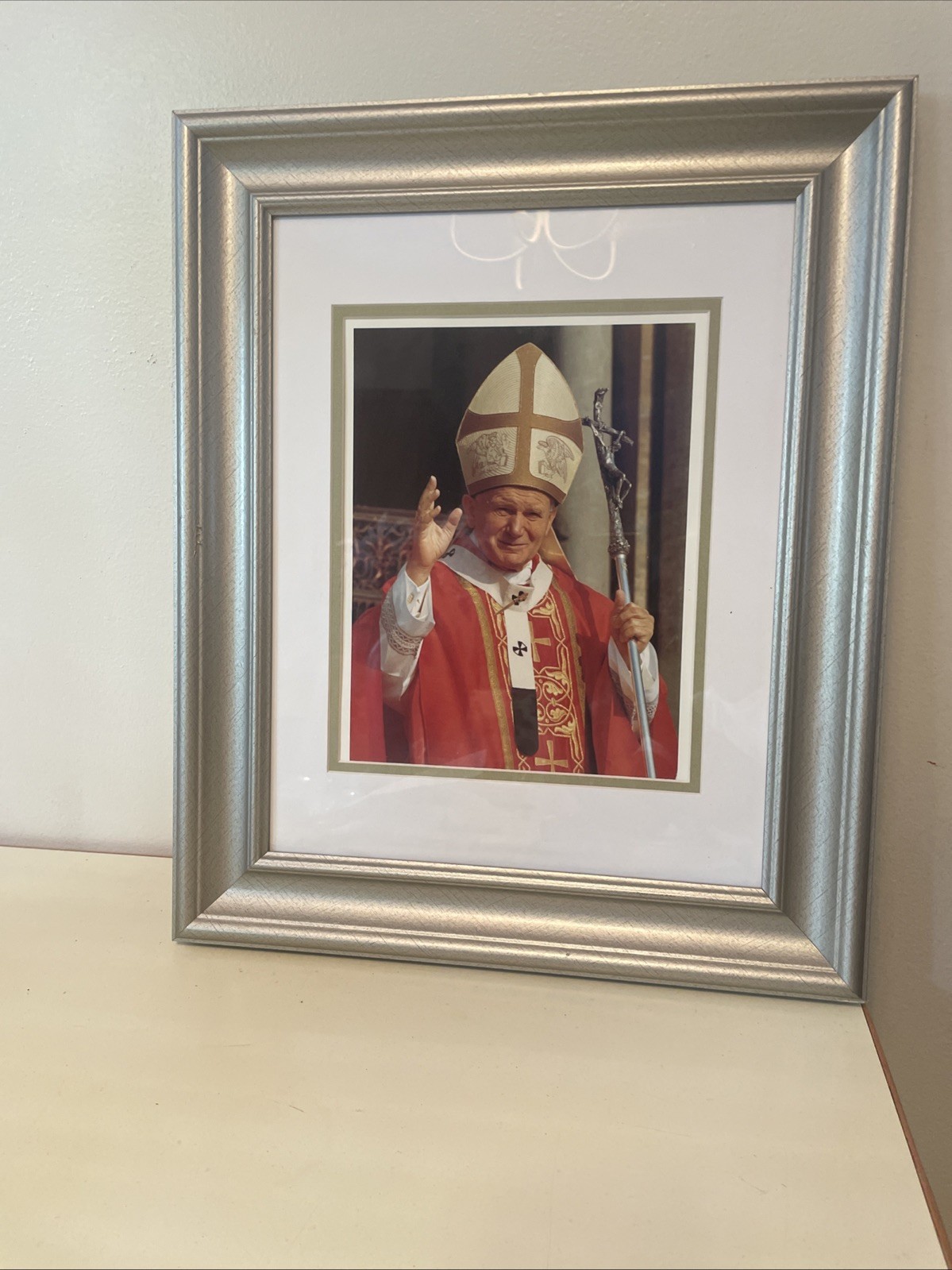 ST. JOHN PAUL II Waving Large Frame Print 18” H X 14.75” X 3” W. Excellent C. ST. JOHN PAUL II Waving Large Frame Print 18” H X 14.75” X 3” W. Excellent C.