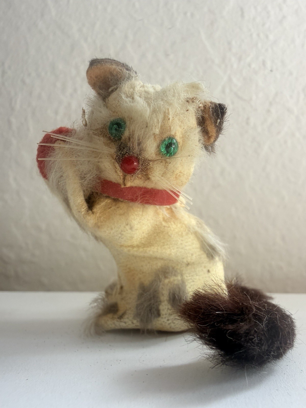 Vintage 1950s Fuzzy Fur Cat Figurine Green Glass Eyes Red Ball Kitsch 2.5”