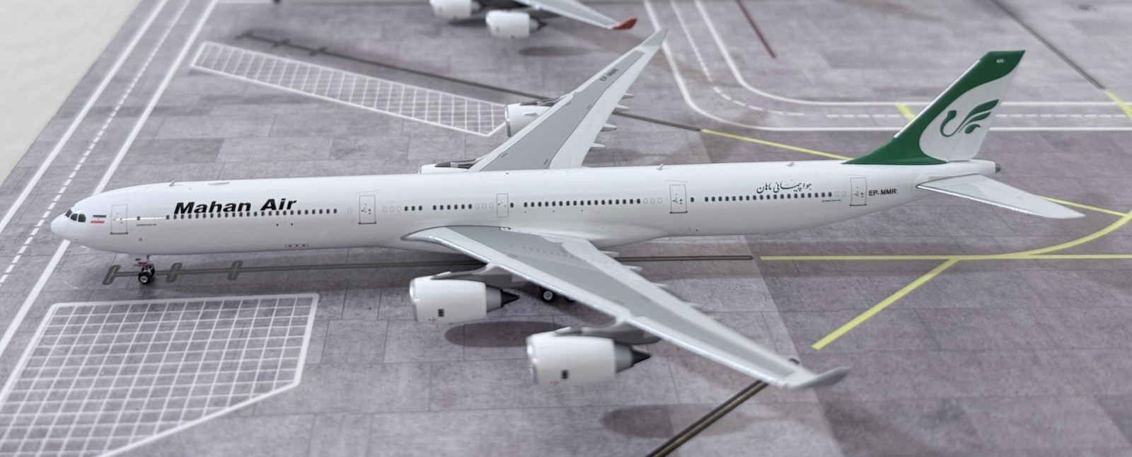 Phoenix 1:400 MAHAN AIR Airbus A340-600
